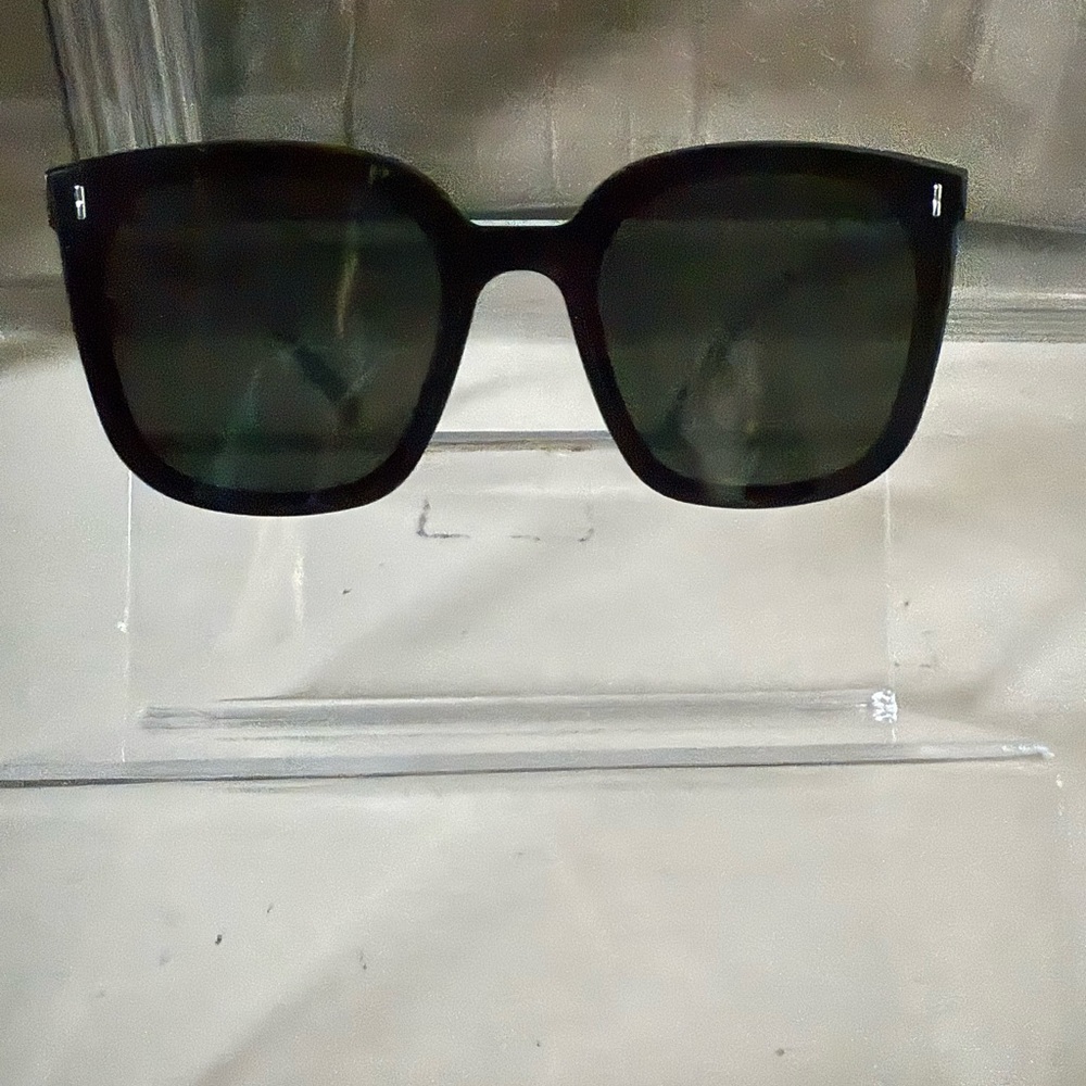 GENTLE MONSTER Black Square Glasses Modern Design